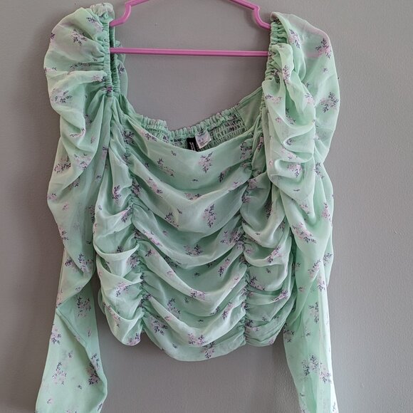 H&M Flowy Floral Green Top Puffy Sleeves - Picture 3 of 4